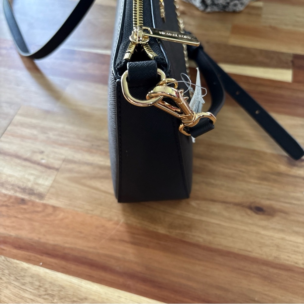 Michael Kors Black and Gold Crossbody Bag with Sleek Design - Picture 3 of 7